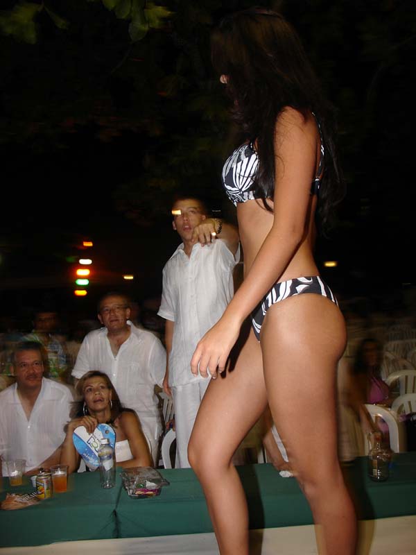 bikini-contest-117